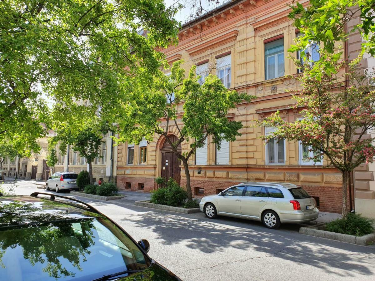 Szandi Belvárosi Apartman Szeged Exterior foto